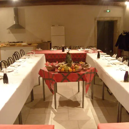 Domaine De Lamartine Bed & Breakfast *