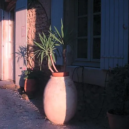 Domaine De Lamartine Bed & Breakfast *